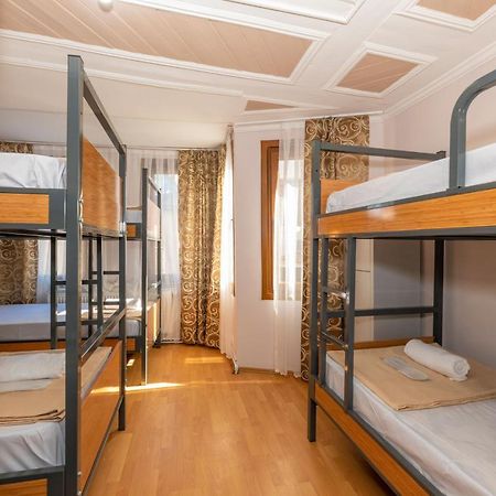 Taksim Wooden House Hostel Istanbul Bagian luar foto