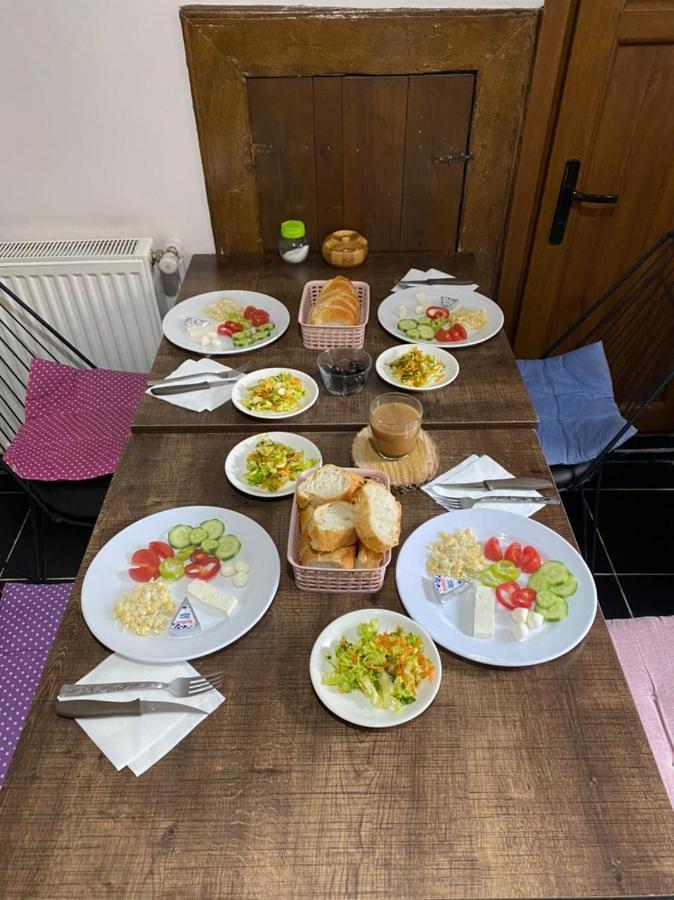 Taksim Wooden House Hostel Istanbul Bagian luar foto