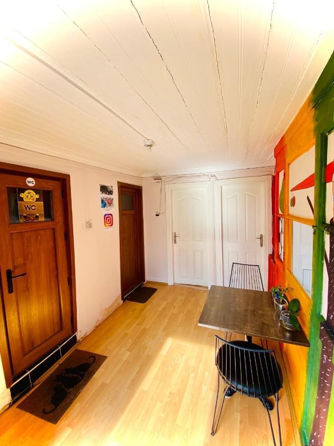 Taksim Wooden House Hostel Istanbul Bagian luar foto
