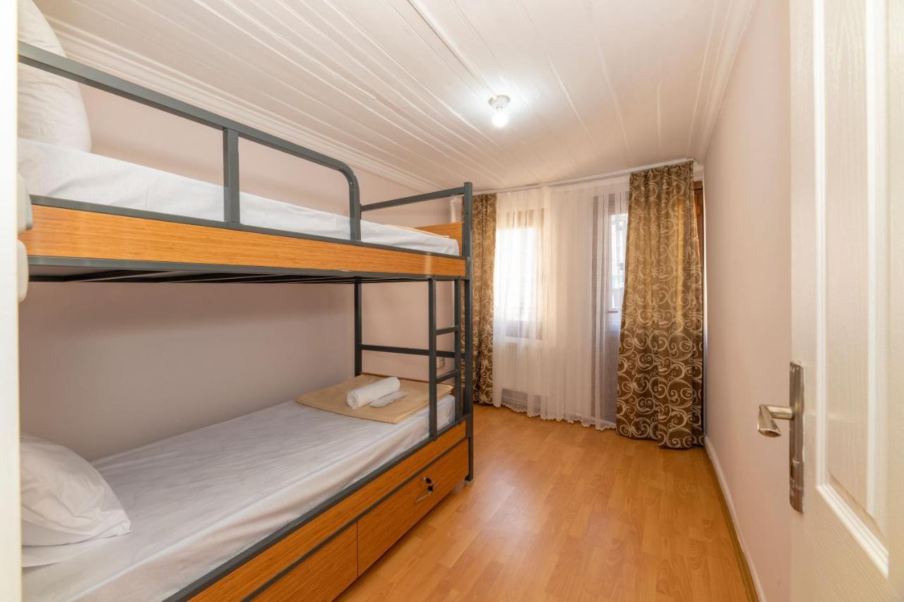 Taksim Wooden House Hostel Istanbul Bagian luar foto