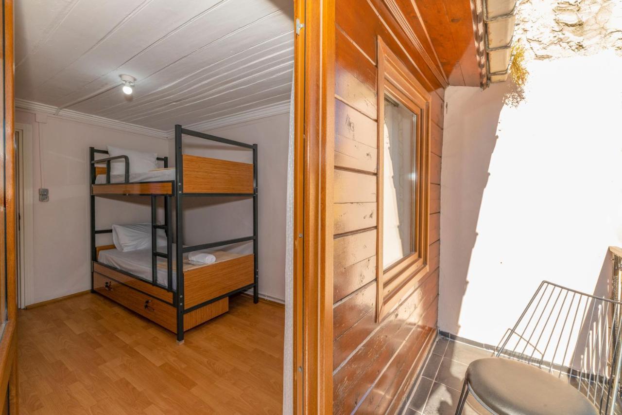 Taksim Wooden House Hostel Istanbul Bagian luar foto