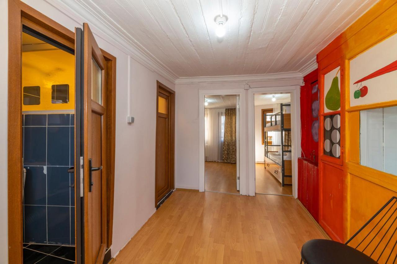 Taksim Wooden House Hostel Istanbul Bagian luar foto