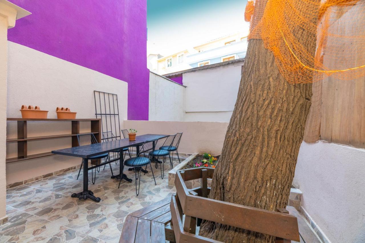 Taksim Wooden House Hostel Istanbul Bagian luar foto