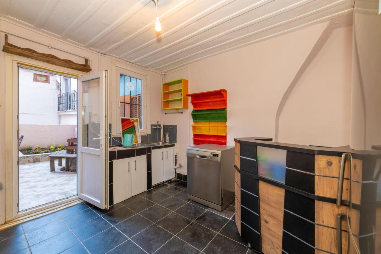 Taksim Wooden House Hostel Istanbul Bagian luar foto