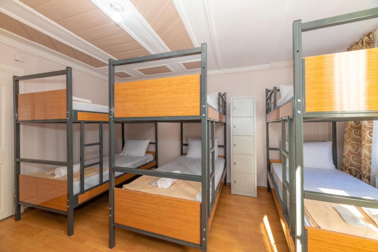 Taksim Wooden House Hostel Istanbul Bagian luar foto
