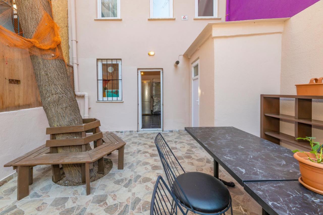 Taksim Wooden House Hostel Istanbul Bagian luar foto