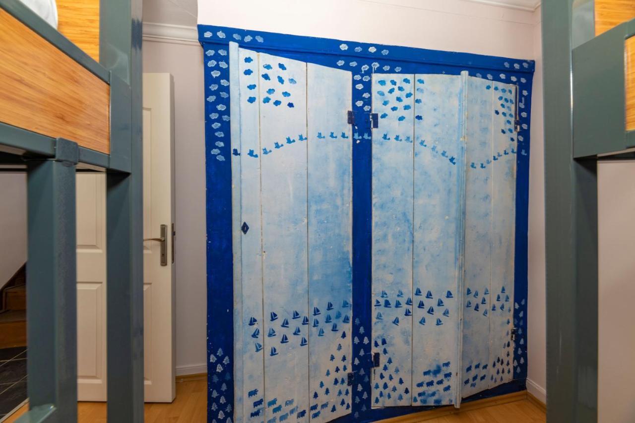 Taksim Wooden House Hostel Istanbul Bagian luar foto