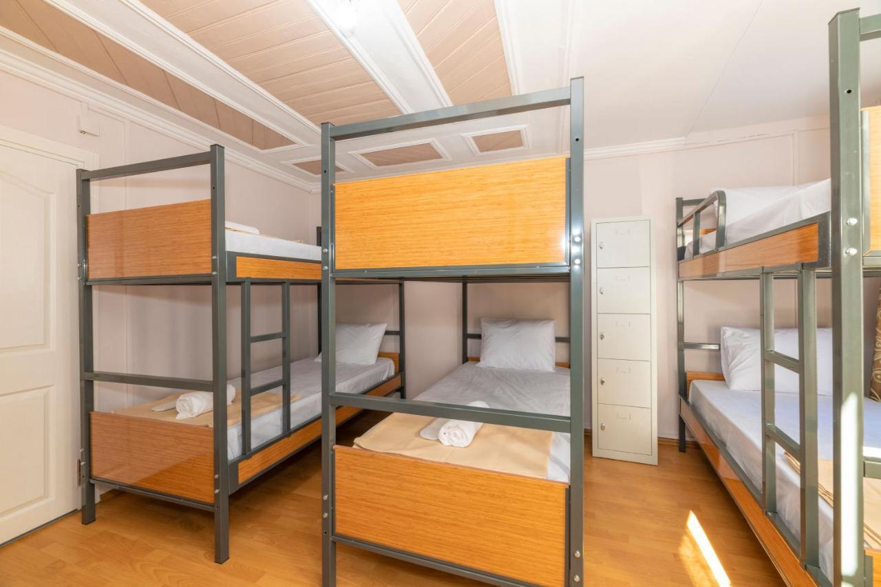 Taksim Wooden House Hostel Istanbul Bagian luar foto