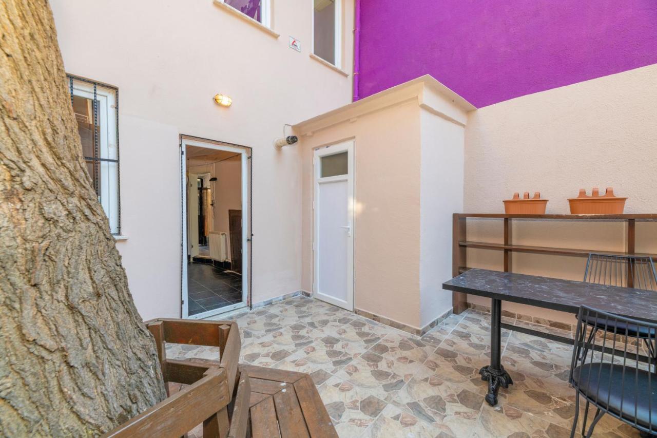 Taksim Wooden House Hostel Istanbul Bagian luar foto