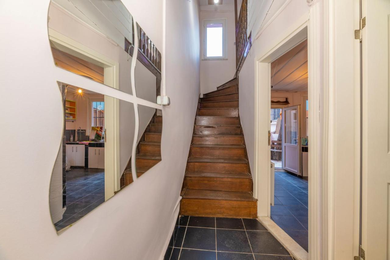 Taksim Wooden House Hostel Istanbul Bagian luar foto