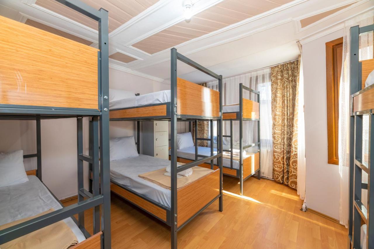 Taksim Wooden House Hostel Istanbul Bagian luar foto
