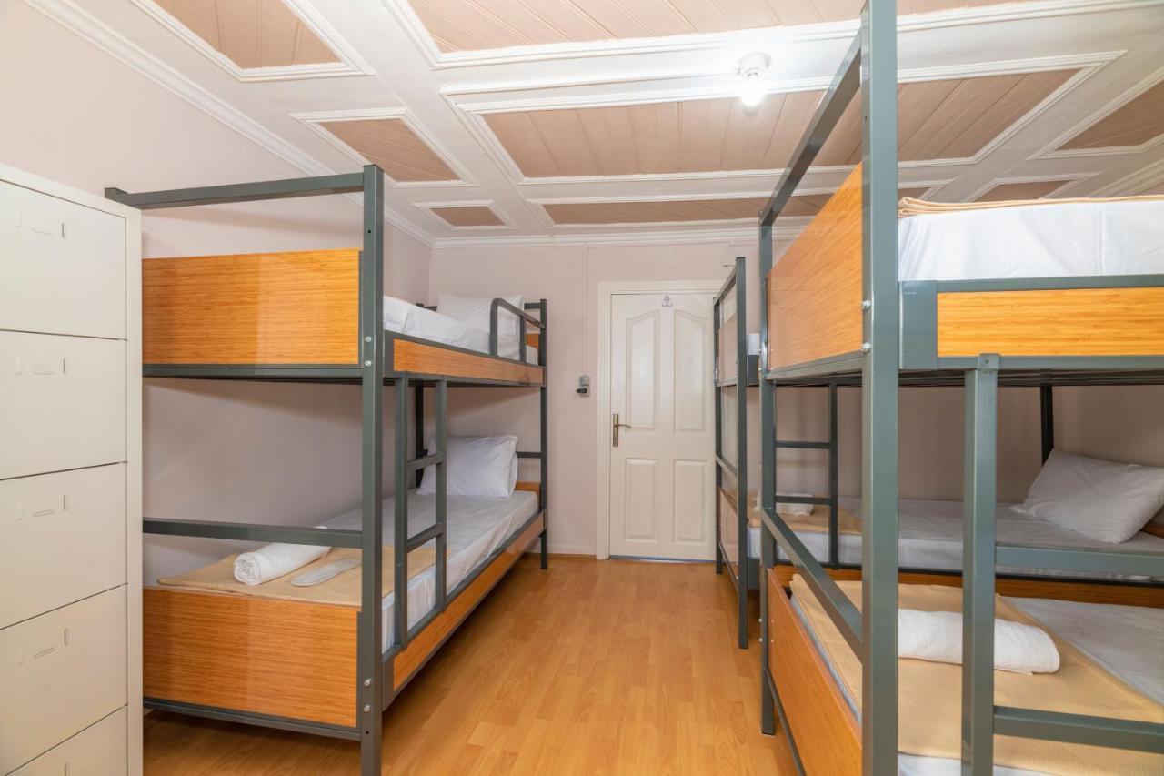 Taksim Wooden House Hostel Istanbul Bagian luar foto