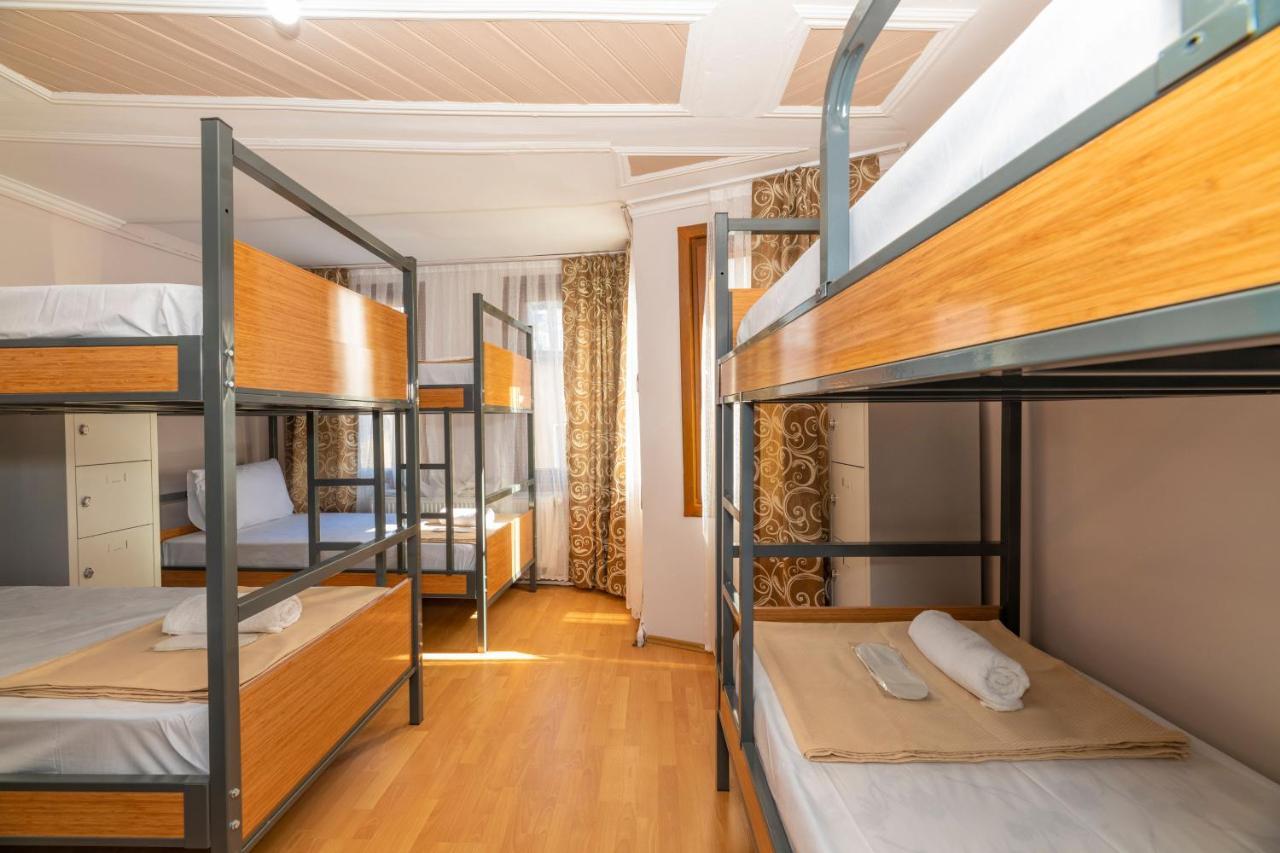 Taksim Wooden House Hostel Istanbul Bagian luar foto