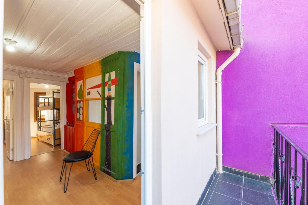 Taksim Wooden House Hostel Istanbul Bagian luar foto