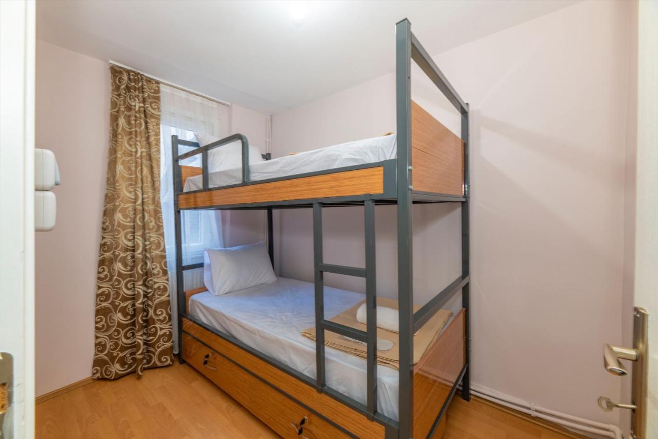 Taksim Wooden House Hostel Istanbul Bagian luar foto