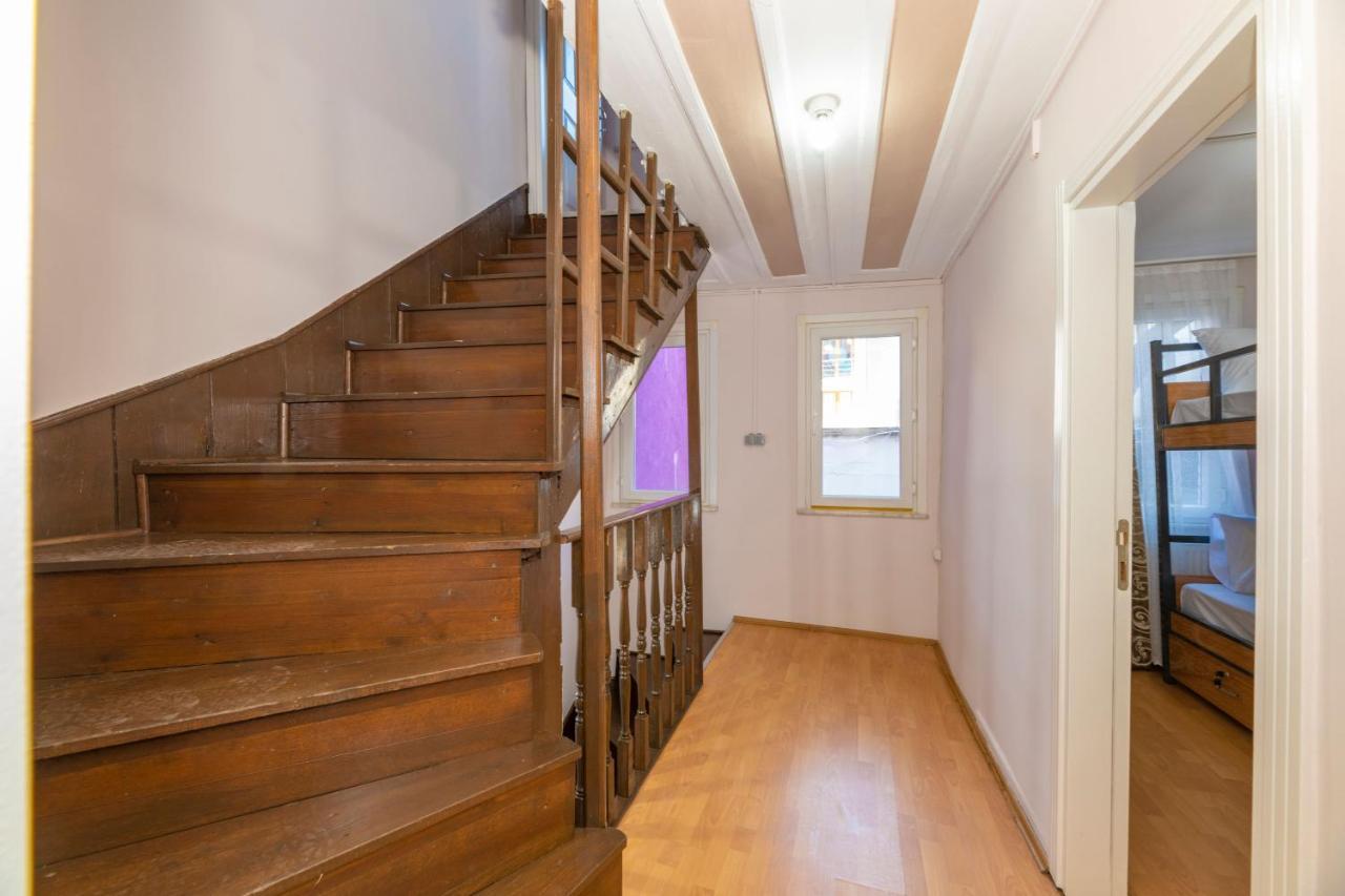 Taksim Wooden House Hostel Istanbul Bagian luar foto