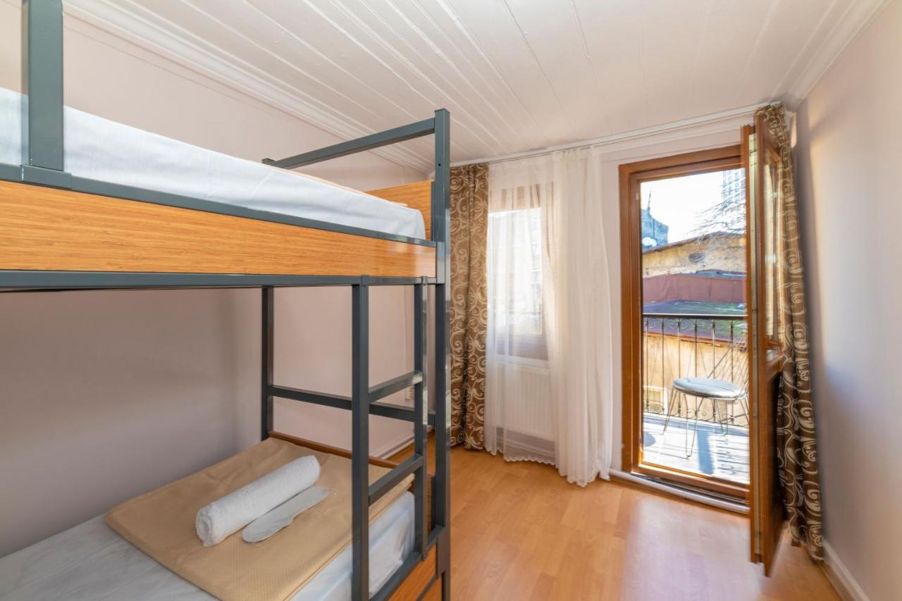Taksim Wooden House Hostel Istanbul Bagian luar foto